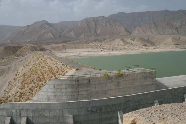 احداث سد مخزنی چلوگهره و 9 کیلومتر راه دسترسی به سد