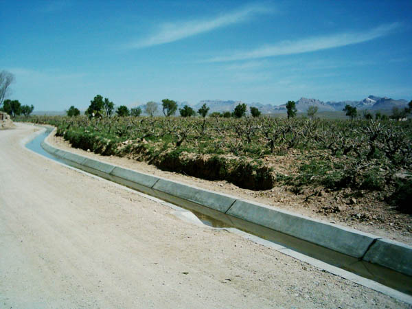 احداث 59 کیلومتر کانال آبیاری ، احداث 80 کیلومتر جاده دسترسی و تسطیح بیش از 2250 اراضی کشاورزی سروچمن