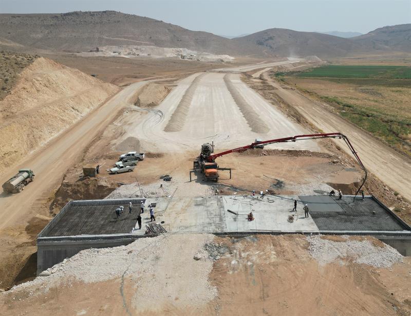 Construction of the Sadra-Shiraz Highway (via Tangh-e Qarah Piri)